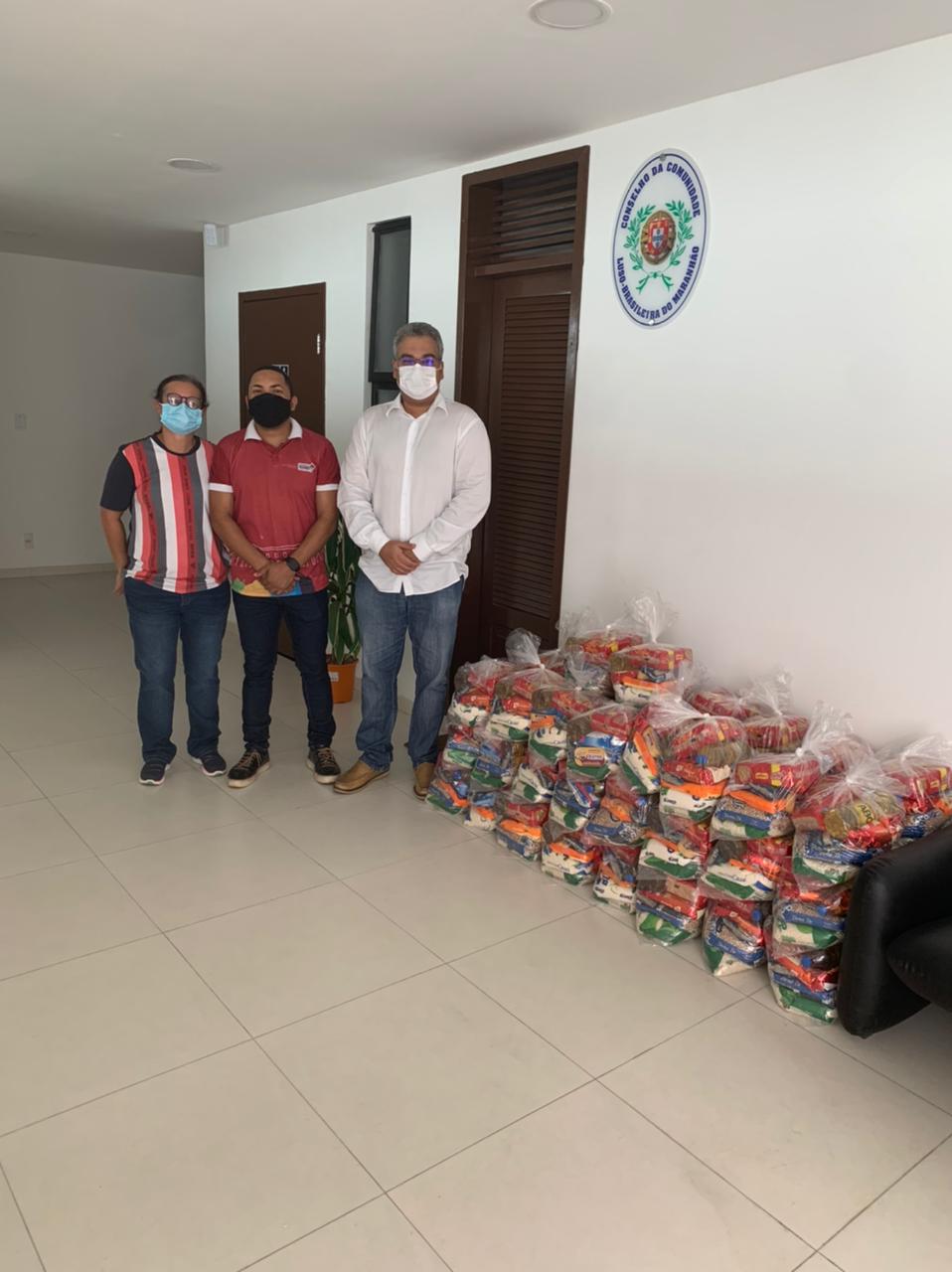 Na foto, da esquerda para a direita empresária Márcia Vilas Boas, Sr. Rubenilson Soares (FMRB), e o presidente do CCLBMA, Júlio Moreira Gomes Filho.
